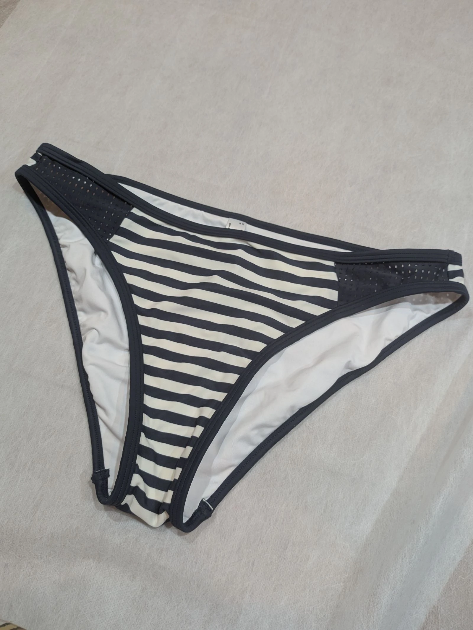 Braga de biquini marinera a rayas negras/marinas y blancas - Con detalles calados talla 40 de Esprit